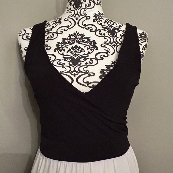 NWT dress from Le Chateau - Picture 2 of 10